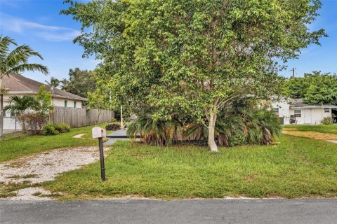 Casa en alquiler en Hollywood, Florida, 3 dormitorios, 93.83 m2 № 1962767 - foto 3