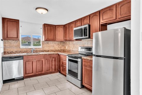 Casa en alquiler en Hollywood, Florida, 3 dormitorios, 93.83 m2 № 1962767 - foto 13