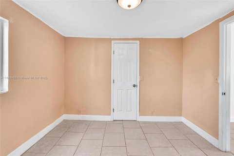 Casa en alquiler en Hollywood, Florida, 3 dormitorios, 93.83 m2 № 1962767 - foto 21