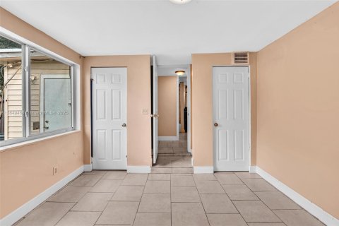 Casa en alquiler en Hollywood, Florida, 3 dormitorios, 93.83 m2 № 1962767 - foto 24