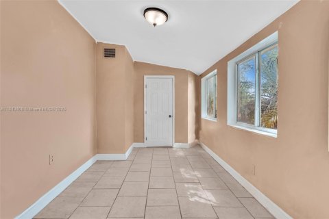 Casa en alquiler en Hollywood, Florida, 3 dormitorios, 93.83 m2 № 1962767 - foto 17