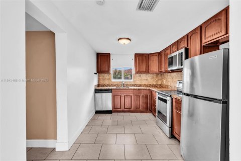 Casa en alquiler en Hollywood, Florida, 3 dormitorios, 93.83 m2 № 1962767 - foto 12