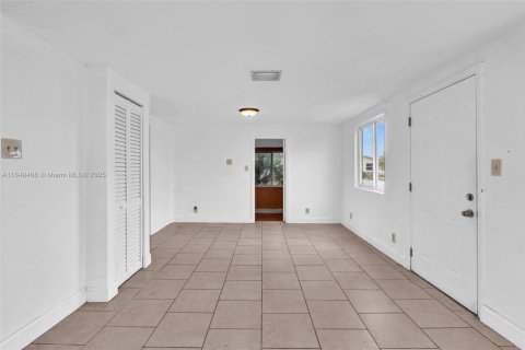 Casa en alquiler en Hollywood, Florida, 3 dormitorios, 93.83 m2 № 1962767 - foto 10