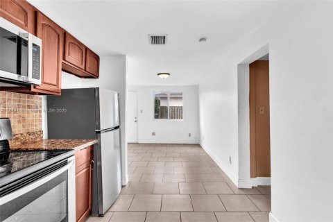 Casa en alquiler en Hollywood, Florida, 3 dormitorios, 93.83 m2 № 1962767 - foto 14