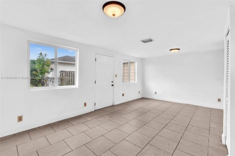 Casa en alquiler en Hollywood, Florida, 3 dormitorios, 93.83 m2 № 1962767 - foto 9