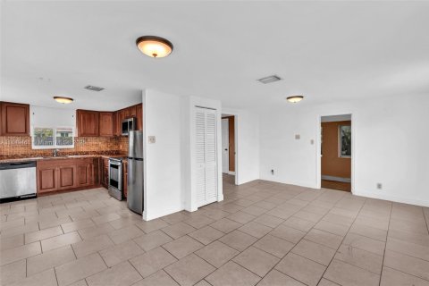 Casa en alquiler en Hollywood, Florida, 3 dormitorios, 93.83 m2 № 1962767 - foto 6