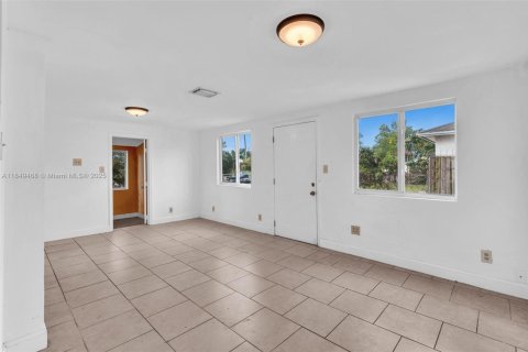 Casa en alquiler en Hollywood, Florida, 3 dormitorios, 93.83 m2 № 1962767 - foto 11