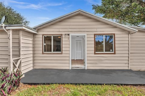 Casa en alquiler en Hollywood, Florida, 3 dormitorios, 93.83 m2 № 1962767 - foto 2