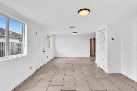 Casa en alquiler en Hollywood, Florida, 3 dormitorios, 93.83 m2 № 1962767 - foto 8