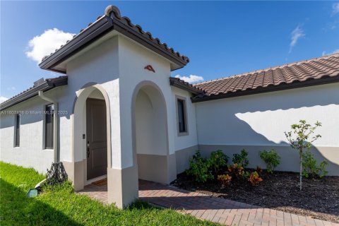 House in Ave Maria, Florida 3 bedrooms, 160.35 sq.m. № 1749910 - photo 3