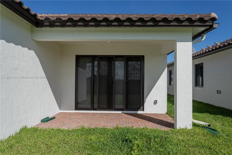 House in Ave Maria, Florida 3 bedrooms, 160.35 sq.m. № 1749910 - photo 6