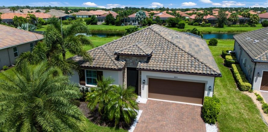 House in Bradenton, Florida 4 bedrooms, 185.71 sq.m. № 1899213
