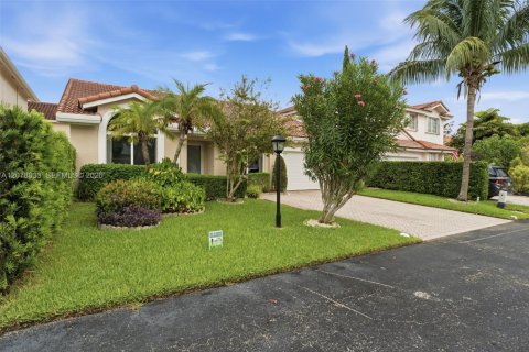 Villa ou maison à vendre à Miami, Floride: 3 chambres, 176.98 m2 № 2323340 - photo 4