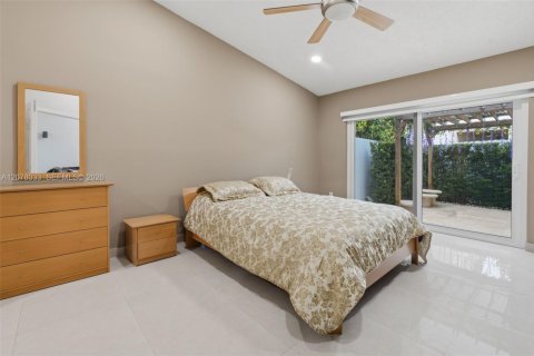 Villa ou maison à vendre à Miami, Floride: 3 chambres, 176.98 m2 № 2323340 - photo 23