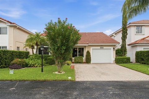 Villa ou maison à Miami, Floride 3 chambres, 176.98 m2 № 2323340