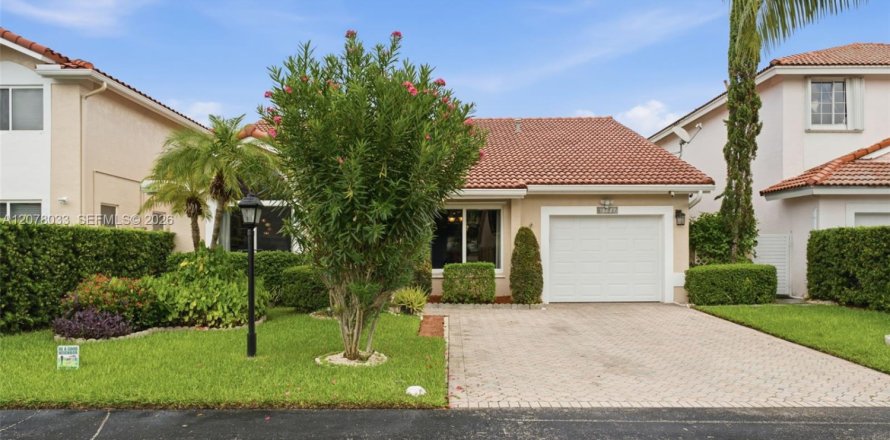 Villa ou maison à Miami, Floride 3 chambres, 176.98 m2 № 2323340
