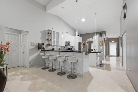 Villa ou maison à vendre à Miami, Floride: 3 chambres, 176.98 m2 № 2323340 - photo 11