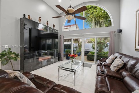 Villa ou maison à vendre à Miami, Floride: 3 chambres, 176.98 m2 № 2323340 - photo 16