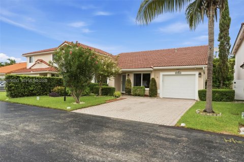 Villa ou maison à vendre à Miami, Floride: 3 chambres, 176.98 m2 № 2323340 - photo 3