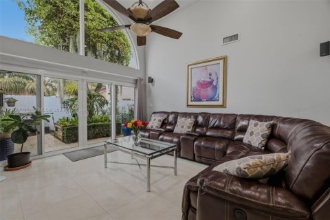Villa ou maison à vendre à Miami, Floride: 3 chambres, 176.98 m2 № 2323340 - photo 15