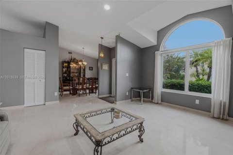 Villa ou maison à vendre à Miami, Floride: 3 chambres, 176.98 m2 № 2323340 - photo 8