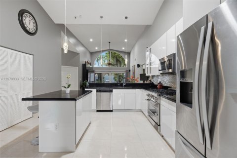 Villa ou maison à vendre à Miami, Floride: 3 chambres, 176.98 m2 № 2323340 - photo 13