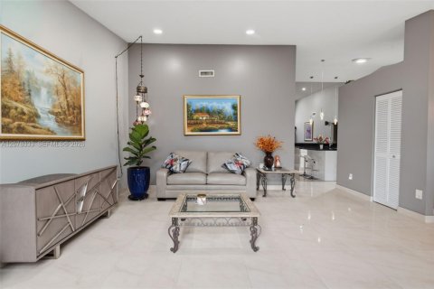 Villa ou maison à vendre à Miami, Floride: 3 chambres, 176.98 m2 № 2323340 - photo 6