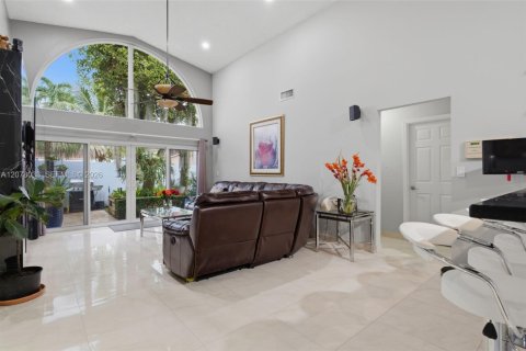 Villa ou maison à vendre à Miami, Floride: 3 chambres, 176.98 m2 № 2323340 - photo 19