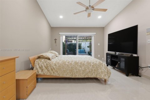 Villa ou maison à vendre à Miami, Floride: 3 chambres, 176.98 m2 № 2323340 - photo 24