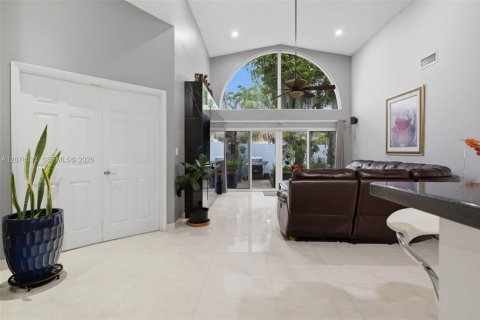 Villa ou maison à vendre à Miami, Floride: 3 chambres, 176.98 m2 № 2323340 - photo 18