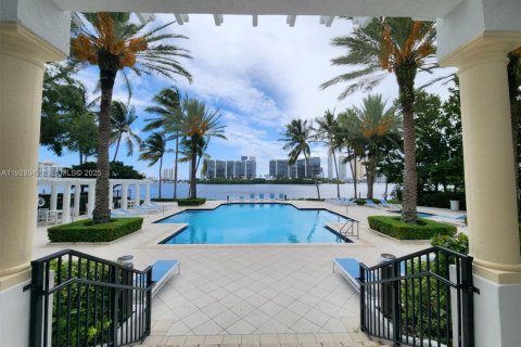 Copropriété à louer à Aventura, Floride: 1 chambre, 82.96 m2 № 1987537 - photo 2