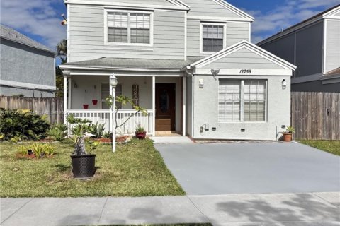 Casa en venta en Miami, Florida, 4 dormitorios, 178.74 m2 № 1976158 - foto 1