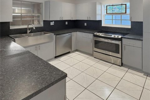 Casa en venta en Miami, Florida, 4 dormitorios, 178.74 m2 № 1976158 - foto 8
