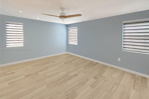 Casa en venta en Miami, Florida, 4 dormitorios, 178.74 m2 № 1976158 - foto 4