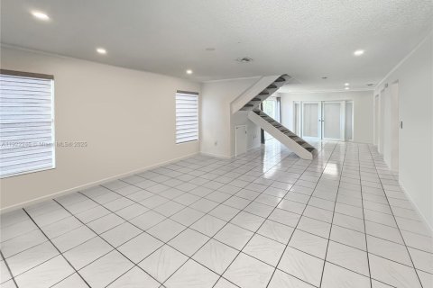 Casa en venta en Miami, Florida, 4 dormitorios, 178.74 m2 № 1976158 - foto 10