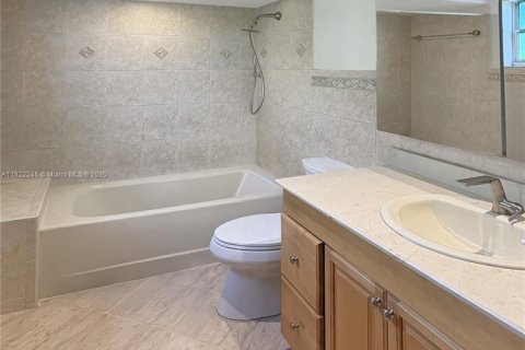 Casa en venta en Miami, Florida, 4 dormitorios, 178.74 m2 № 1976158 - foto 5