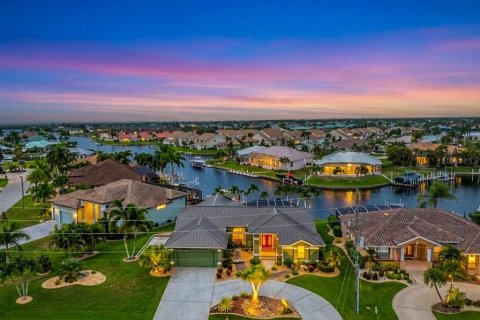 Villa ou maison à vendre à Punta Gorda, Floride: 3 chambres, 214.6 m2 № 2345664 - photo 2