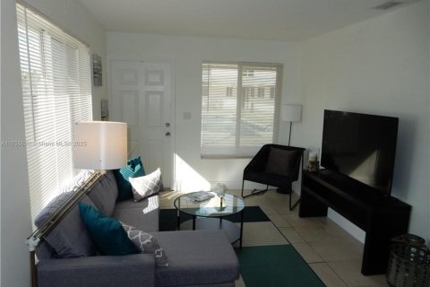 Propiedad comercial en venta en Pompano Beach, Florida № 1895248 - foto 11