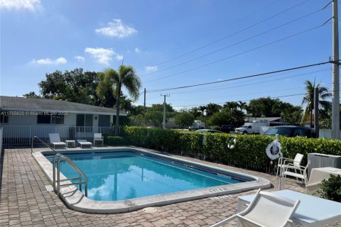 Propiedad comercial en venta en Pompano Beach, Florida № 1895248 - foto 4