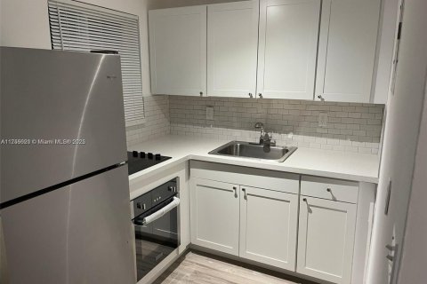 Propiedad comercial en venta en Pompano Beach, Florida № 1895248 - foto 12