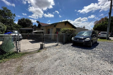 Propiedad comercial en venta en Miami, Florida, 209.31 m2 № 1234544 - foto 1