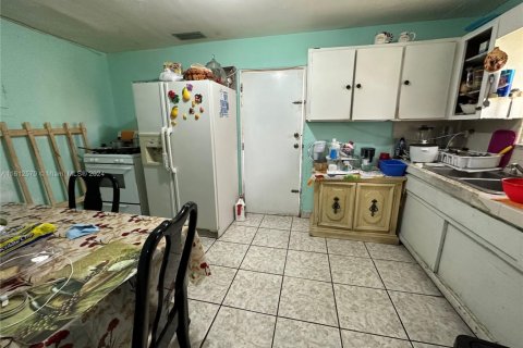 Propiedad comercial en venta en Miami, Florida, 209.31 m2 № 1234544 - foto 6