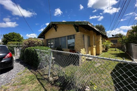Propiedad comercial en venta en Miami, Florida, 209.31 m2 № 1234544 - foto 2
