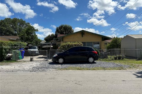 Propiedad comercial en venta en Miami, Florida, 209.31 m2 № 1234544 - foto 3