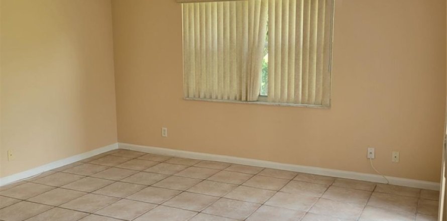 Adosado en Lauderhill, Florida 4 dormitorios, 166.3 m2 № 1075940