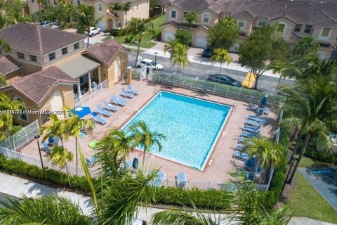 Casa en alquiler en Miami, Florida, 4 dormitorios, 214.6 m2 № 2022306 - foto 4