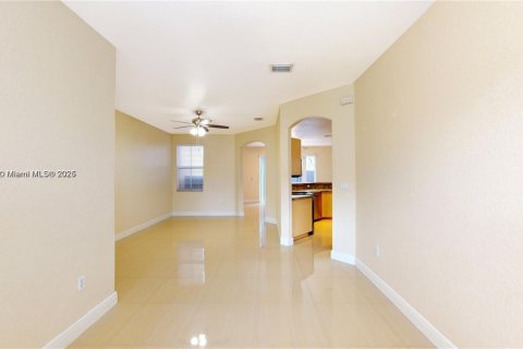 Casa en alquiler en Miami, Florida, 4 dormitorios, 214.6 m2 № 2022306 - foto 9