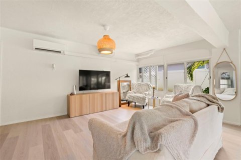 Купить виллу или дом в Тиерра-Верде, Флорида 3 комнаты, 249.35м2, № 1822548 - фото 24
