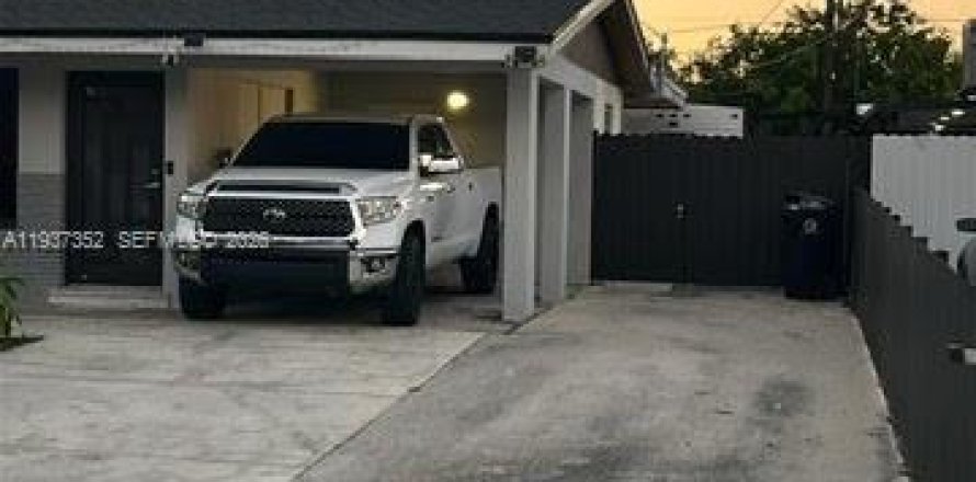 Дом в Форт-Лодердейл, Флорида 4 спальни, 166.76м2 № 1995228