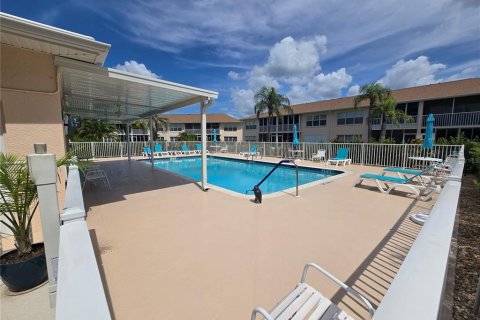 Condo in Lake Suzy, Florida, 2 bedrooms  № 1909112 - photo 18